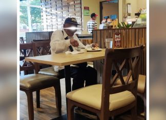 Public Applauds Restaurant Staff’s Kindness Toward Elderly Patron